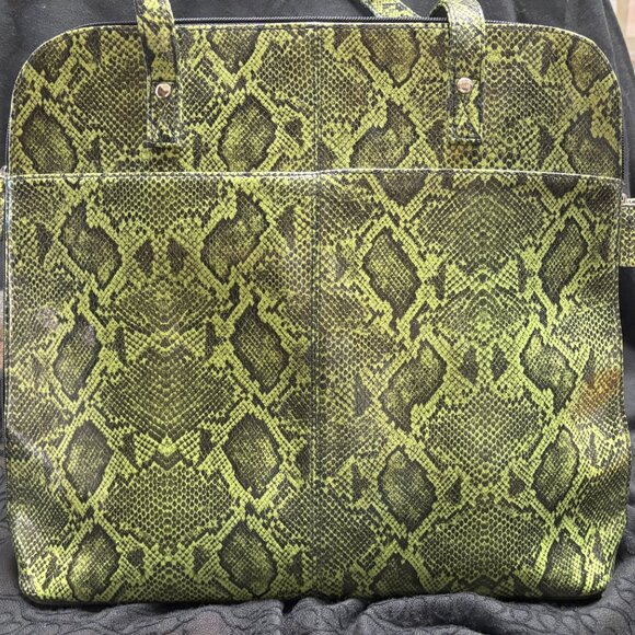 Large Women's Buxton Faux Snake Skin Tote. - Picture 2 of 6